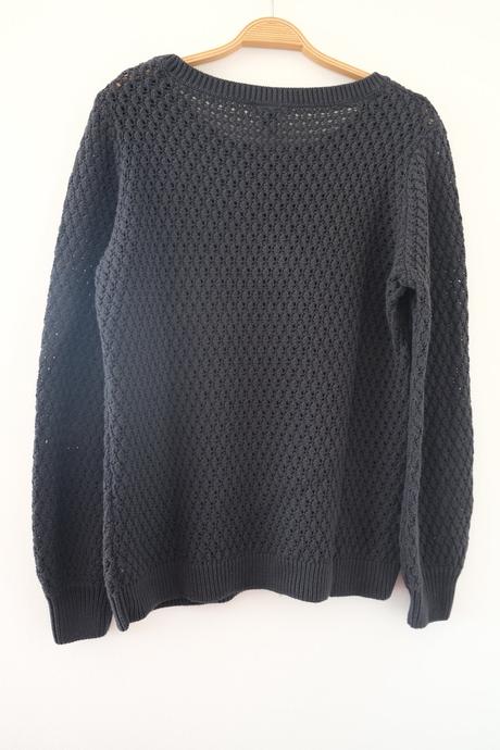 Tmavomodrý pulover, 40