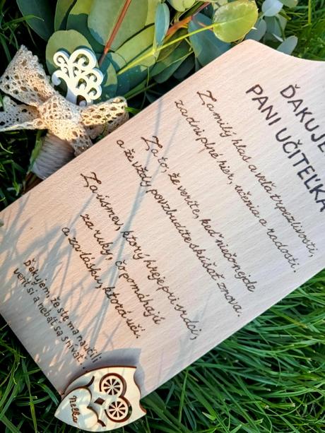 Vyznanie, báseň na doske, 