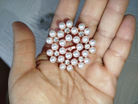 Brošňa s perlami,