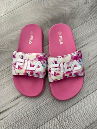 Slapky fila, fila,33