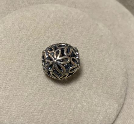 Korálka kovová vzor kvietok menší pandora originál, pandora