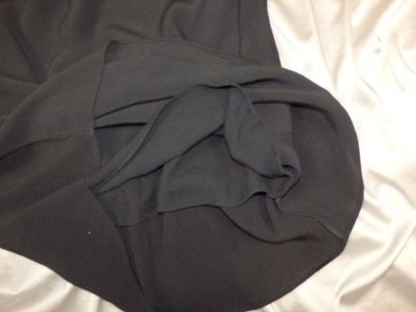 Kvalitné čierne šaty, s