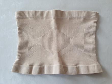 Stahujuci pas telovej farby, 