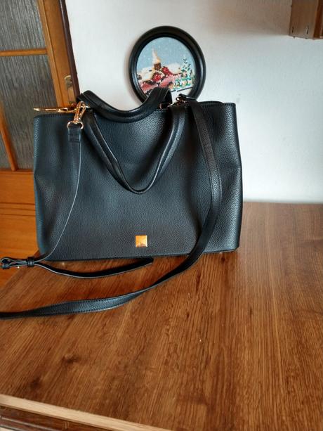 Kabelka cierna zn.re&ccessories,dvakrat pouzita,