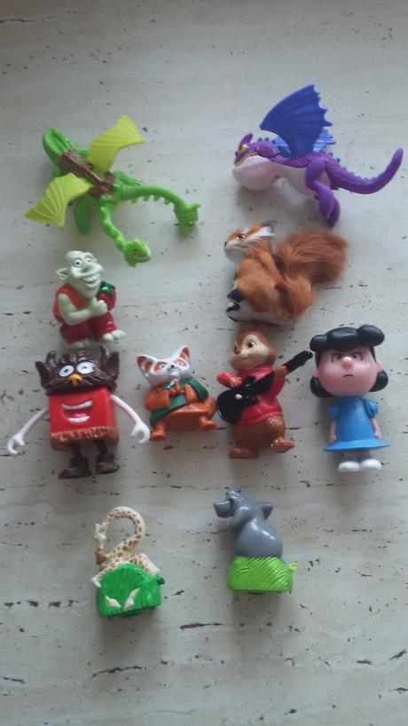 Hračky z kinderiek a iné,