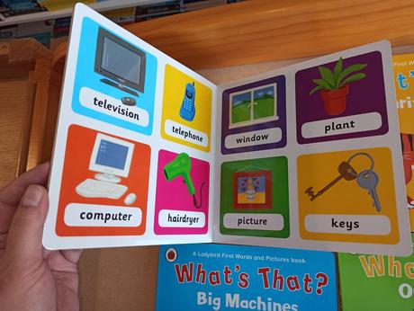 Ladybird first words and pictures leporela, 