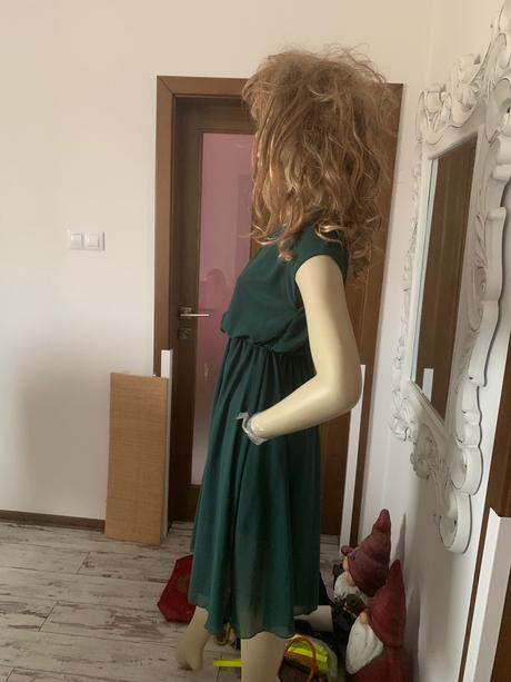 Smaragdovozelene saty, s