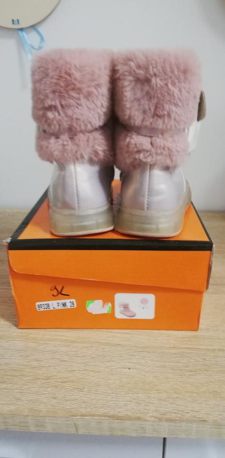 Blikajúce čižmy, 28