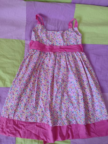 Kvietkované šaty, 128