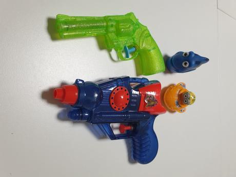 Pištole, hračky do vody,