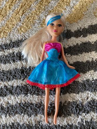 Bábika s modrým pramienkom, 