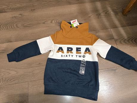 Nová mikina so stojačikom, 104