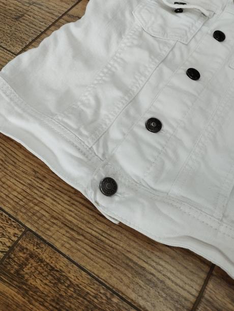 Biela riflovka, benetton,122