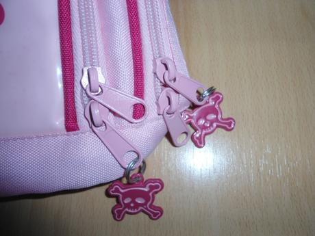 Ruzovy dievcensky batoh, 