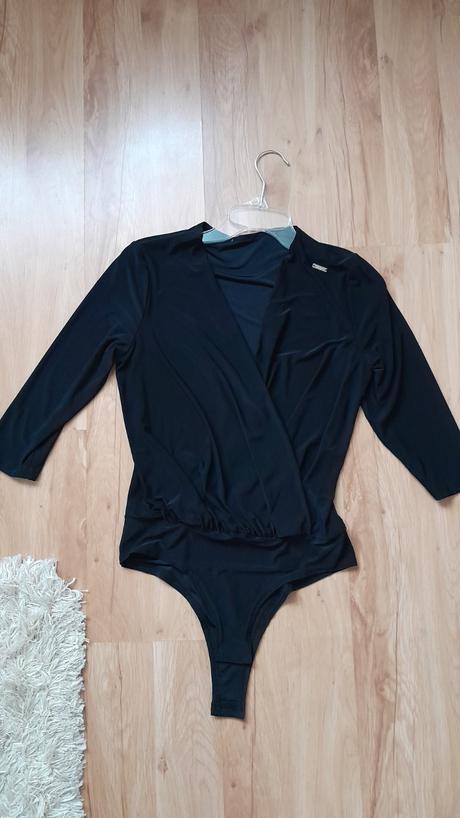 Čierne elegantné body, s