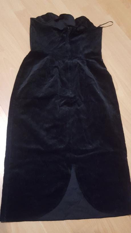 Púzdrové zamatové šaty čierne 38, 38