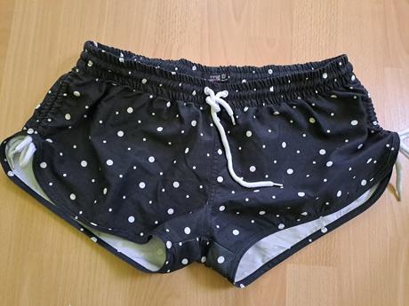 Bodkované kraťasy, l