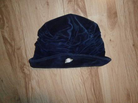 Klobúčik, adams,110