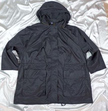 Luxusná čierna bunda, 56