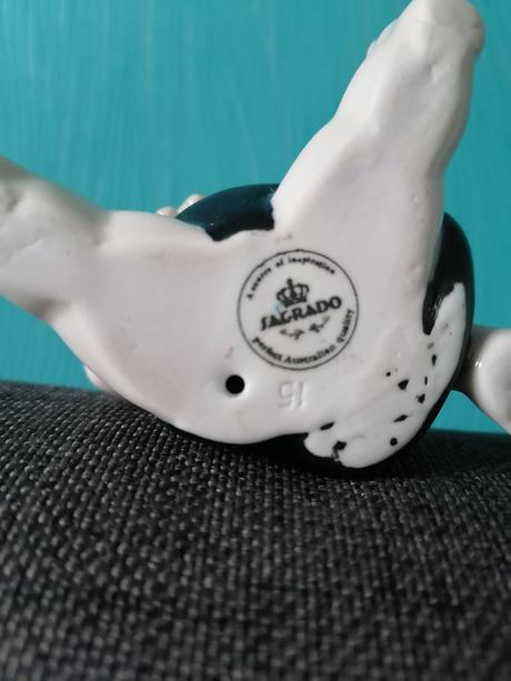 Porcelánový čertík zn. sagrada, 