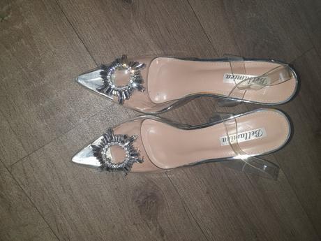 Priesvitné lodičky, 39