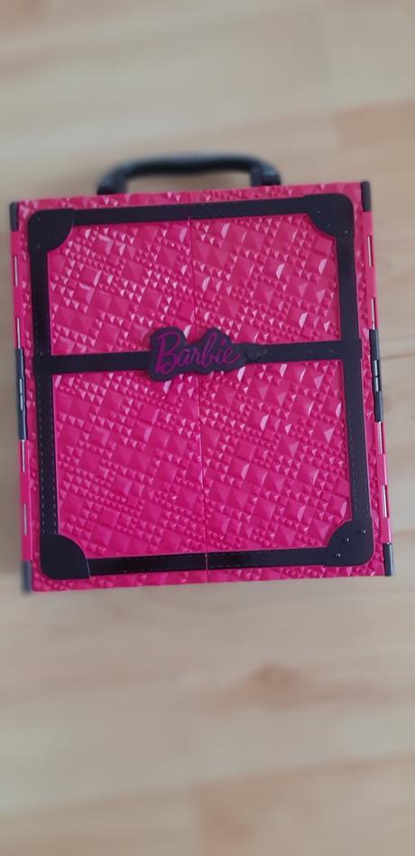 Skriňa barbie+ barbie,