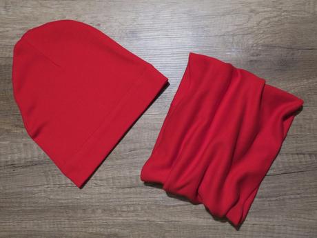 Cerveny set pre drobcov, ciapocka plus nakrcnik, 56 - 158