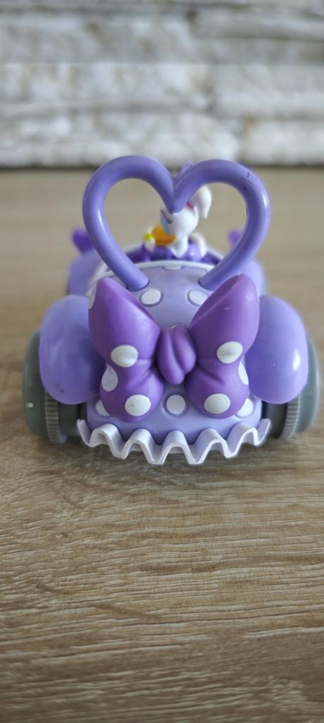 Origináldisney store naťahovacie auto,