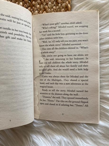 Disney encanto the junior novel,