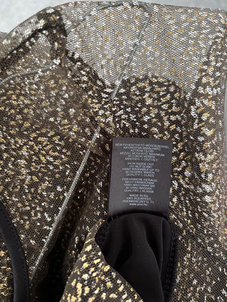 Elegantný top zn. amnesia, s