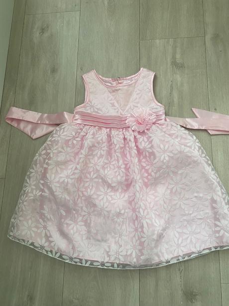 Slávnostné šaty, 92