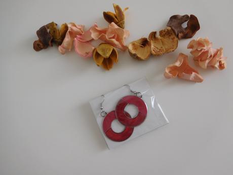 Okrúhle červené náušnice., 