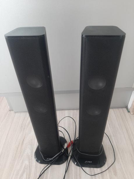 2 x reproduktor f&d výška 41 cm., 