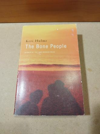 Keri hulme v anglictine xs24, 