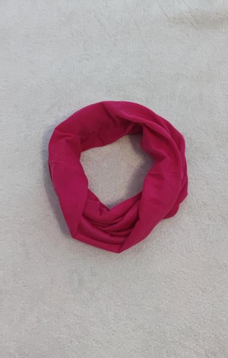 Ružový nákrčník, 