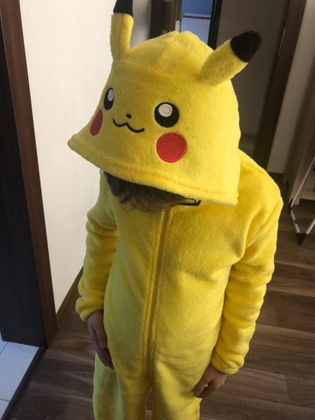Predám overal pikachu h&m veľ.122/128, 