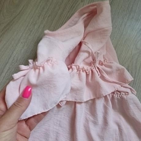 Slabučko ružové šaty s volánmi, 152