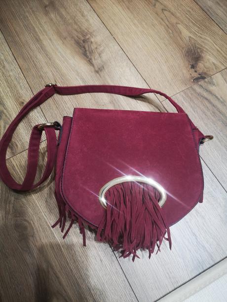 Bordová kabelka so strapcami, 