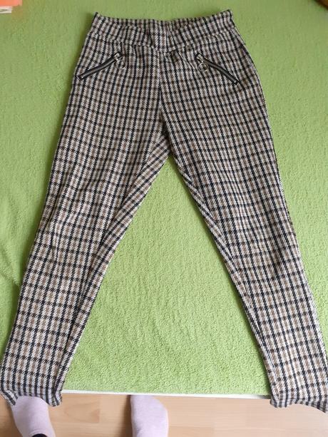 Dievcenské nohavice, 134