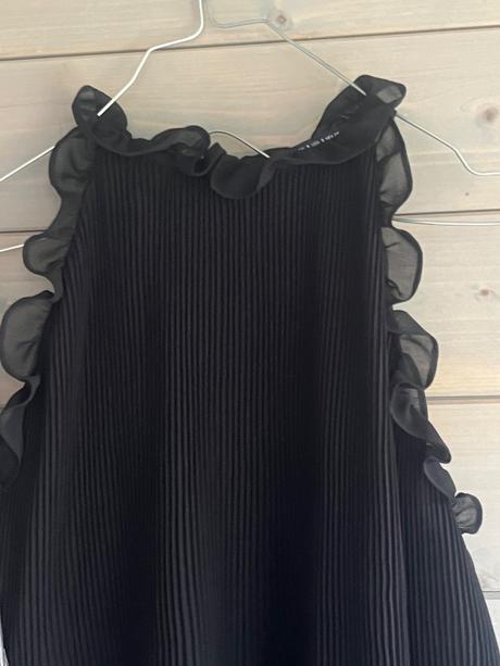 Luxusný čierny plisovaný top, zara,s