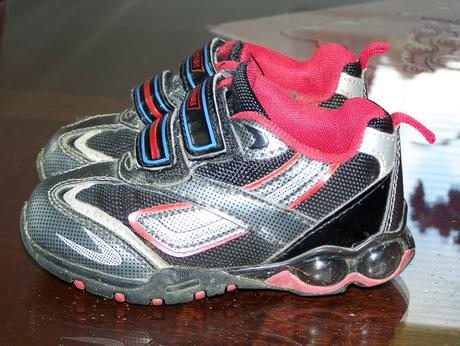 Čierno červené veľmi pekné nosené, donnay,25