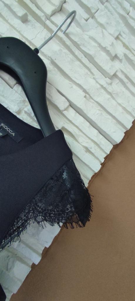 Puzdrové šaty s čipkou kocca, s