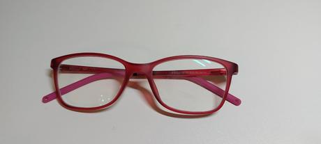Dievčenské dioptrické okuliare,