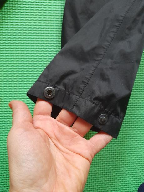 Nohavice do dažďa, 104