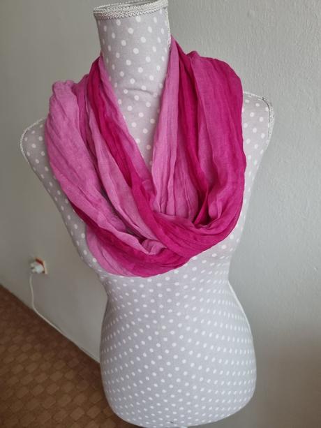 Dúhový ružový krčený šál, 