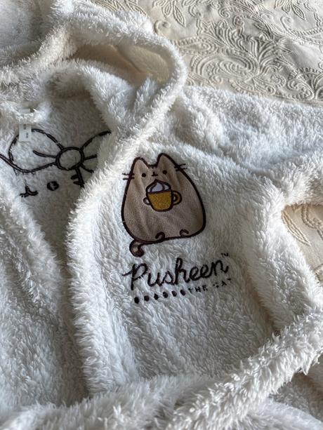 Biely župan s kapucňou pusheen, reserved,134