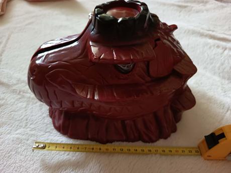 Sopka a hlava dinosaura,