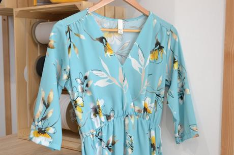 Tyrkysové kvetované šaty uni, 