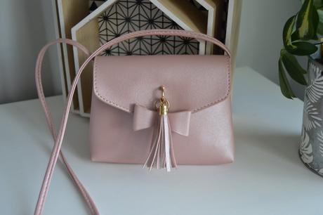 Dievčenská perleťovo ružová crossbody kabelka,