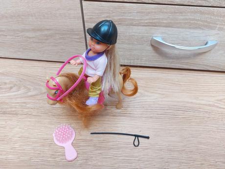 Dievčatko s koňom,